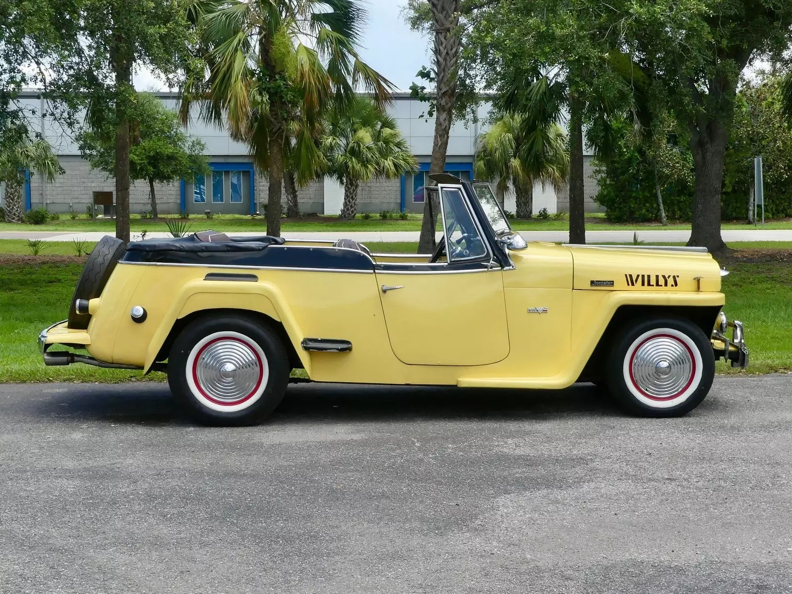 1949 Willys Jeepster - photo 3