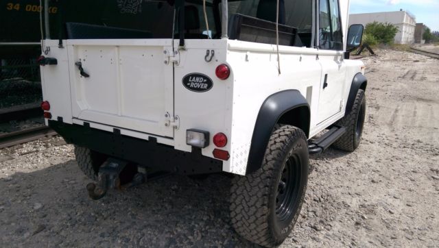 1900 Land Rover Defender D90 - photo 11
