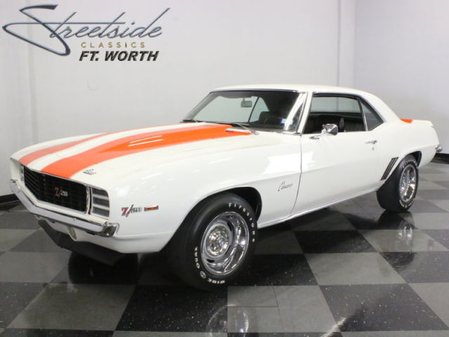 VERY COOL W/ PACE CAR COUPE STYLING! STRONG 350 V8, AUTO, A/C, PS, PWR FRT DISCS 1969 Chevrolet Camaro