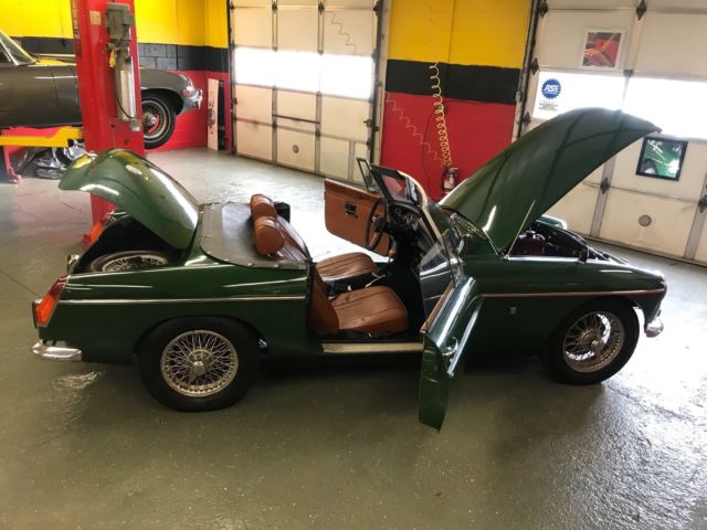 Very desirable British Green color 1971 MG MGB Roadster