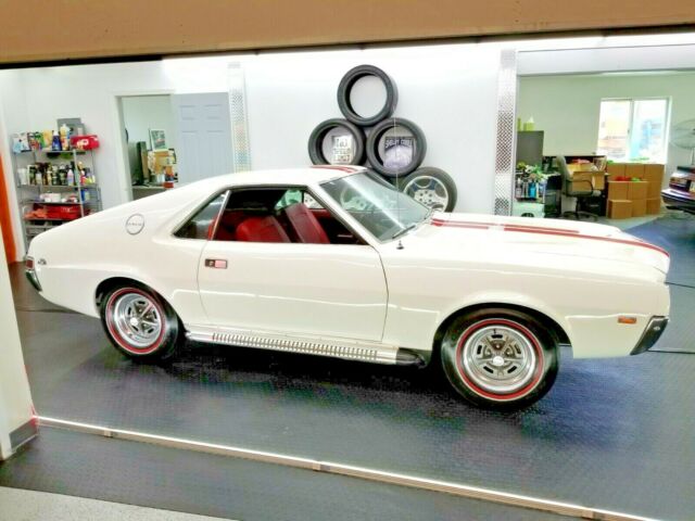 1968 AMC AMX - 390 Cu In - 4 Speed - VERY NICE! **Videos** - photo 9