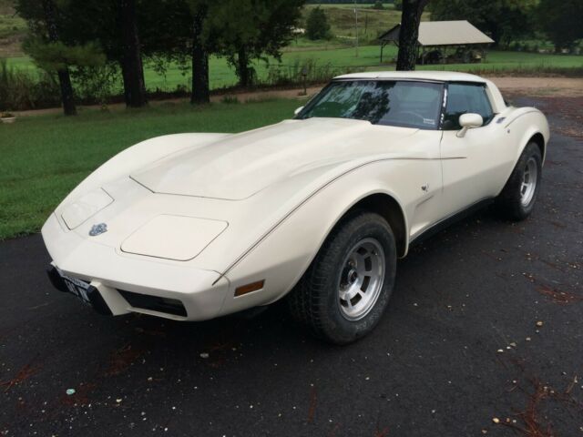 Very Nice 1978 Vette. 25th Anniversary. Runs and Drives Great. Lots of new parts 1978 Chevrolet Corvette