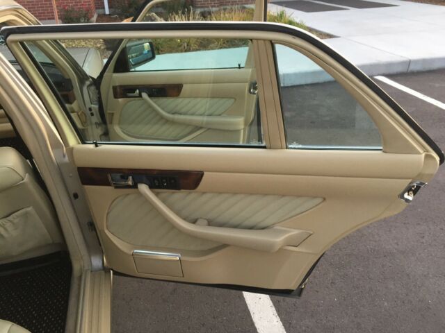 1991 Mercedes-Benz 500-Series 560SEL - photo 12