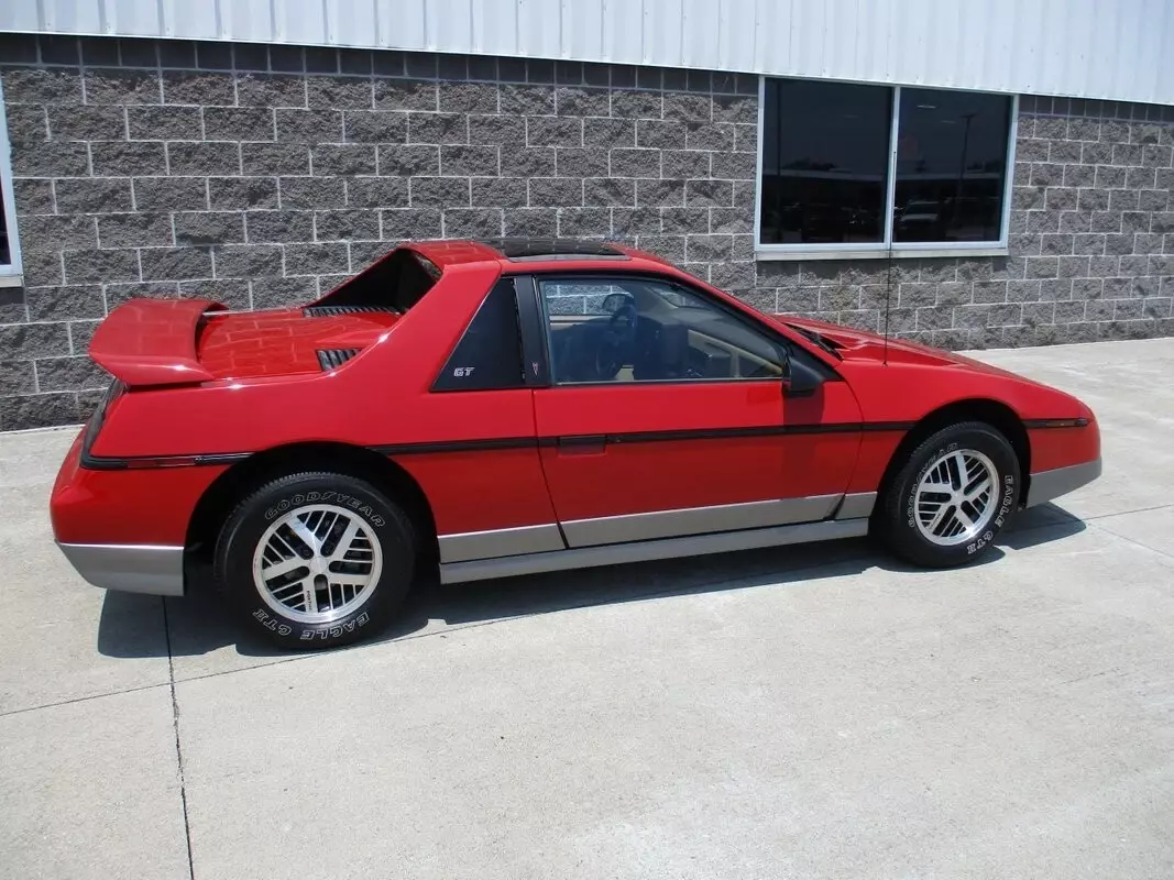 1985 Pontiac Fiero - photo 12