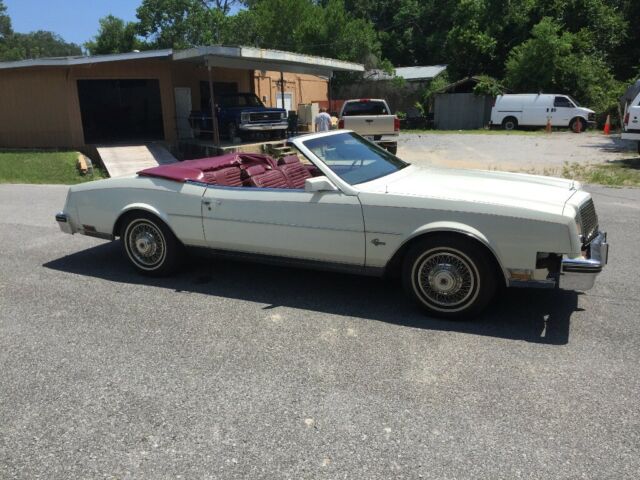 1982 Buick Riviera Convertible - photo 2