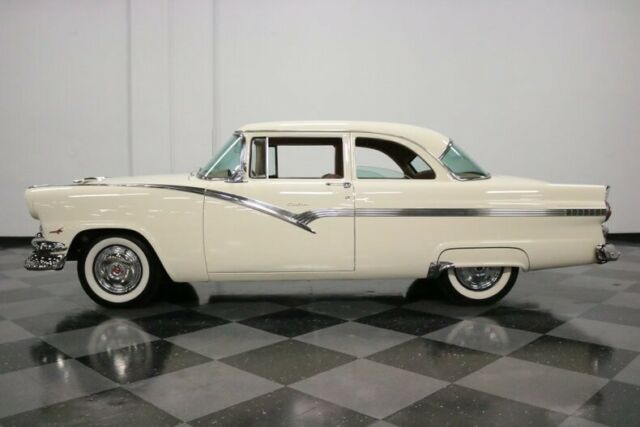 1956 Ford Fairlane Club Sedan - photo 3