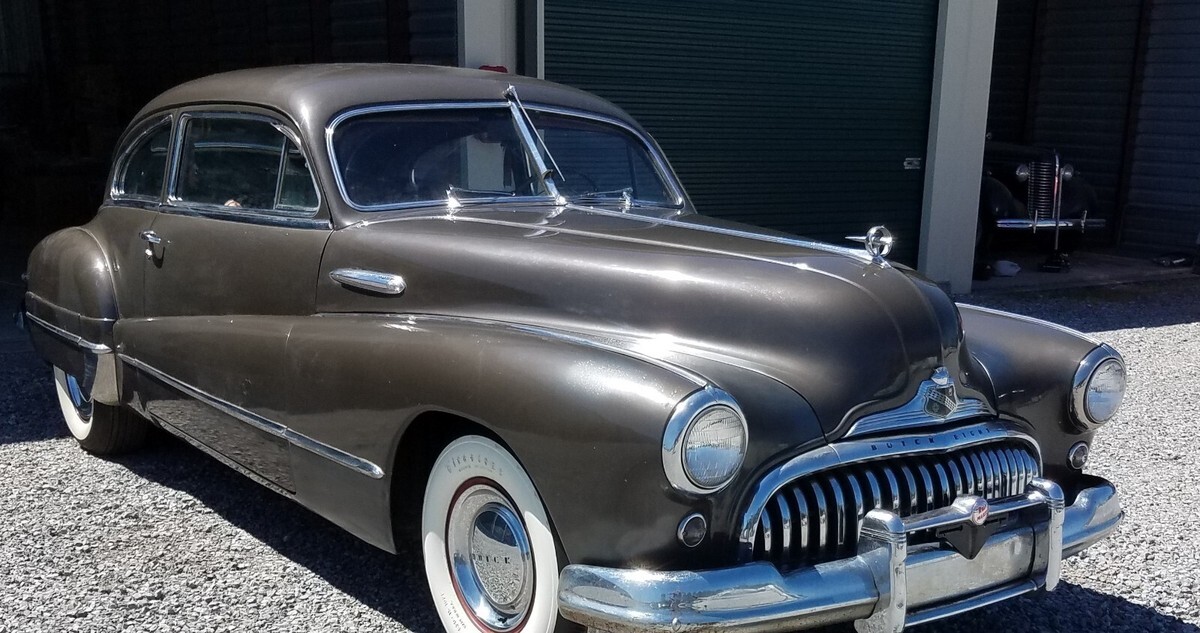 1947 Buick Roadmaster Sedanette - photo 2