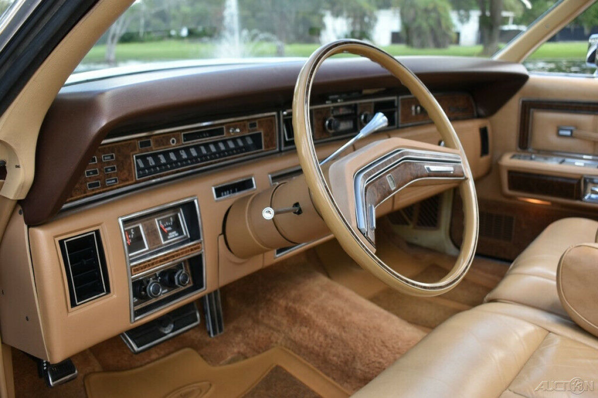 1975 Lincoln Continental 460ci, Auto, A/C, Factory Sunroof - photo 10
