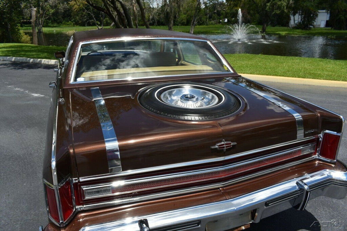 1975 Lincoln Continental 460ci, Auto, A/C, Factory Sunroof - photo 8