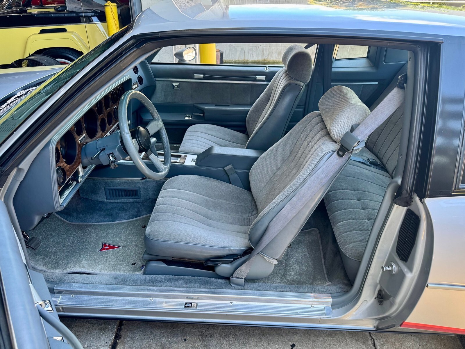 1986 Pontiac Grand Prix 2+2 Aerocoupe - photo 4