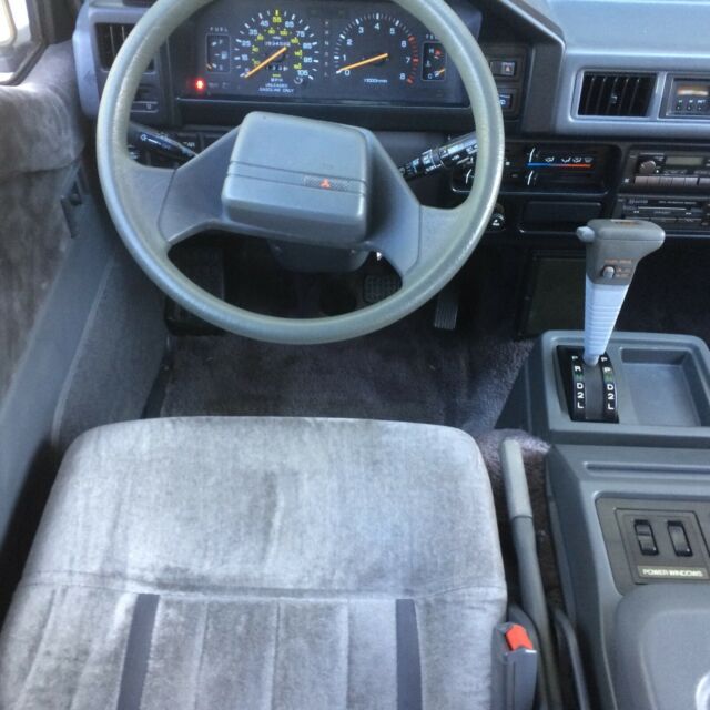 1987 Mitsubishi Van LS - photo 12
