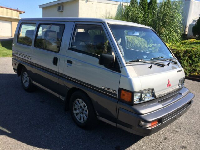 1987 Mitsubishi Van LS - photo 3