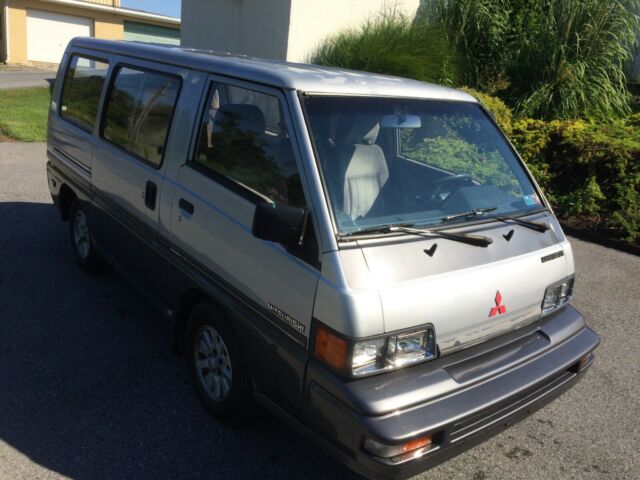 1987 Mitsubishi Van LS - photo 5