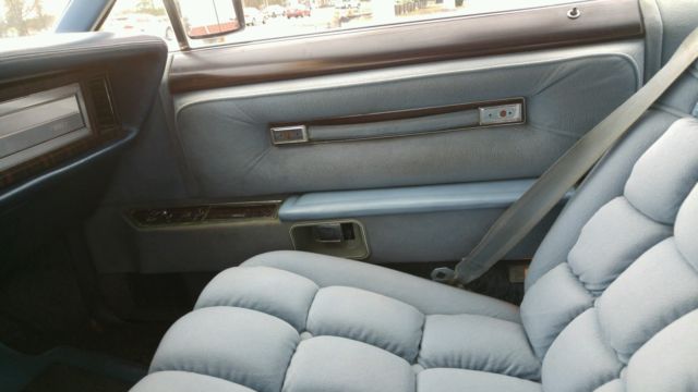 1978 Lincoln Mark Series 2 door coupe, moonroof, AM/FM/8 track, CB radio - photo 10