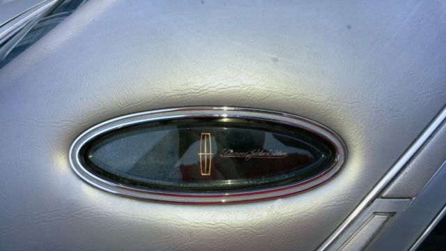 1978 Lincoln Mark Series 2 door coupe, moonroof, AM/FM/8 track, CB radio - photo 5