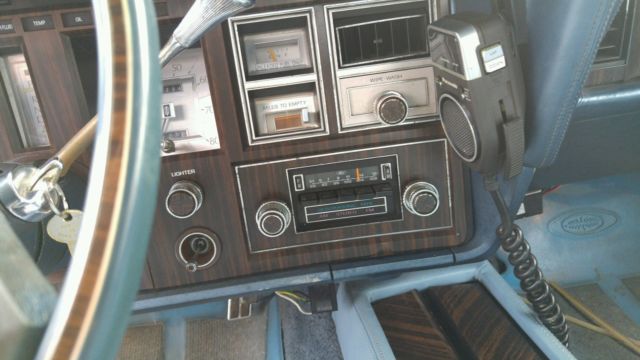 1978 Lincoln Mark Series 2 door coupe, moonroof, AM/FM/8 track, CB radio - photo 7