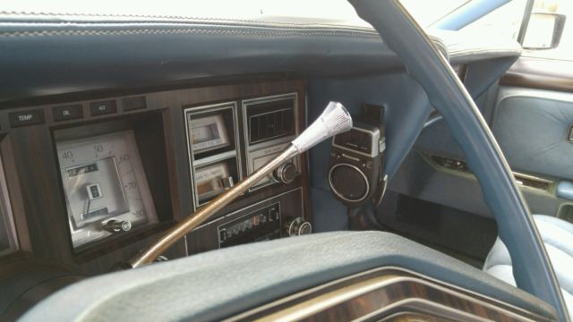 1978 Lincoln Mark Series 2 door coupe, moonroof, AM/FM/8 track, CB radio - photo 8