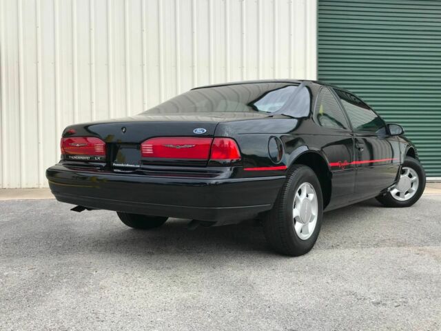 1993 Ford Thunderbird Davey Allison Edition 5.0 V8 only 15,870 Miles - photo 4