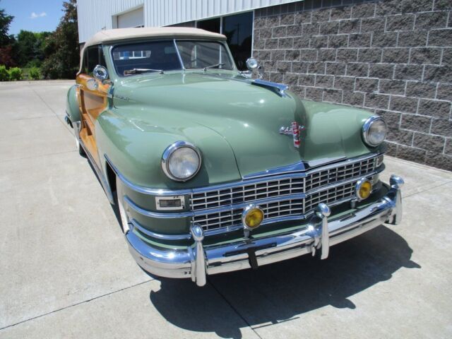 1947 Chrysler Town & Country Convertible - photo 4