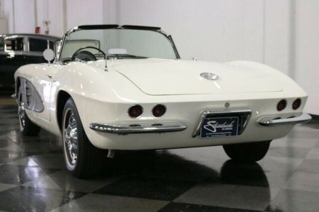 1961 Chevrolet Corvette Convertible - photo 11