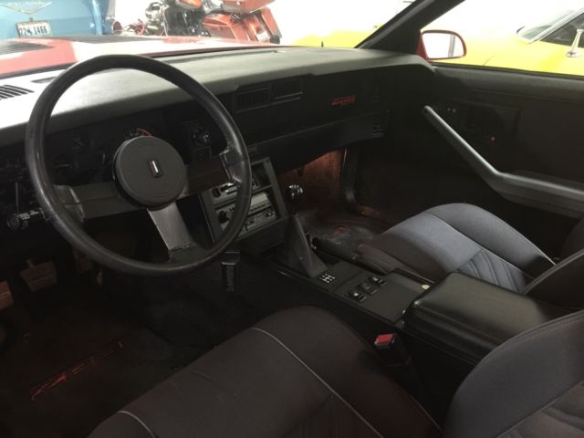 1987 Chevrolet Camaro IROC Z - photo 4