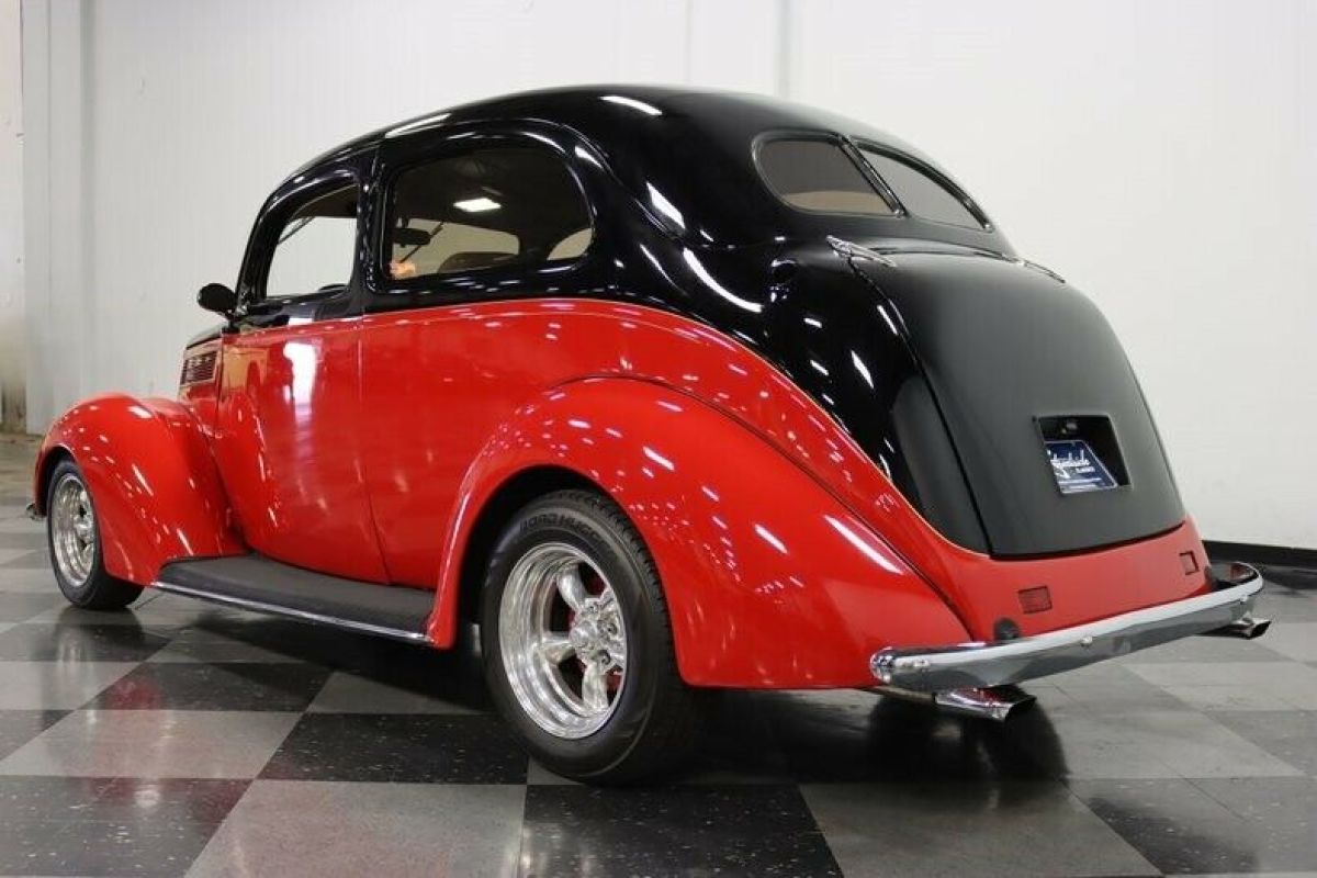 1937 Ford Tudor Humpback - photo 10