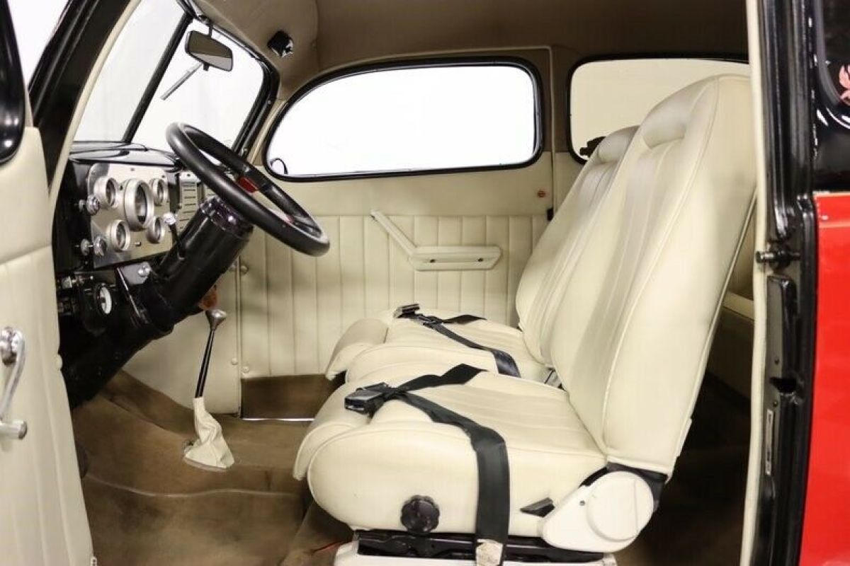 1937 Ford Tudor Humpback - photo 5