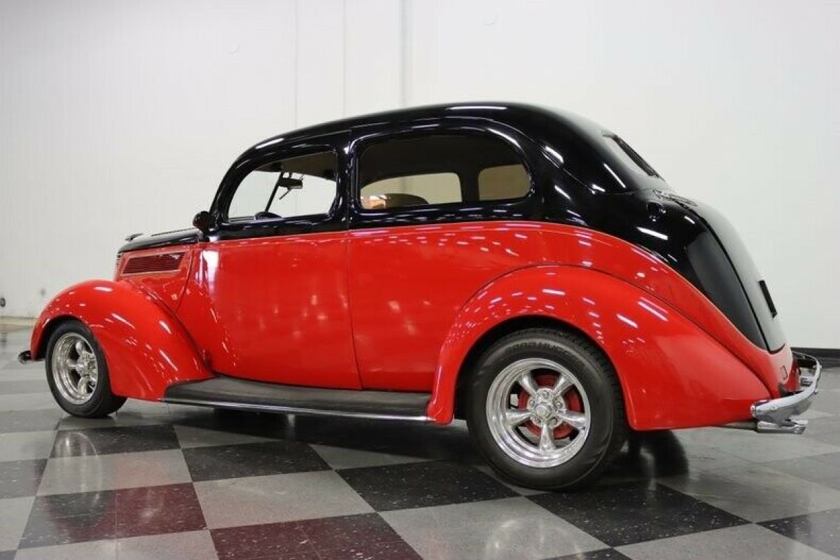 1937 Ford Tudor Humpback - photo 9