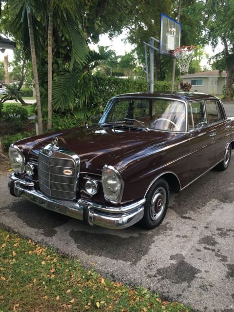 Very unique, impeccable condition 1966 Mercedes Benz 230S 1966 Mercedes-Benz 200-Series
