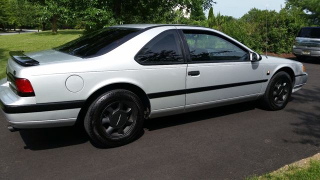 1993 Ford Thunderbird LX - photo 2