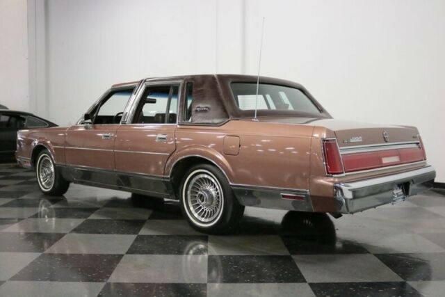1985 Lincoln Town Car Signature Series - photo 10