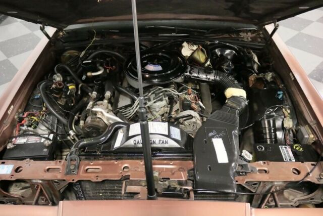 1985 Lincoln Town Car Signature Series - photo 4