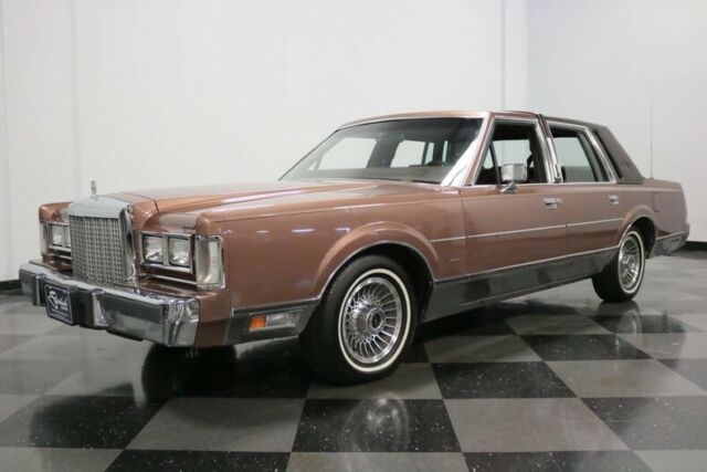 1985 Lincoln Town Car Signature Series - photo 6