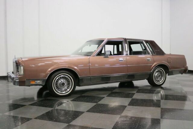 1985 Lincoln Town Car Signature Series - photo 7