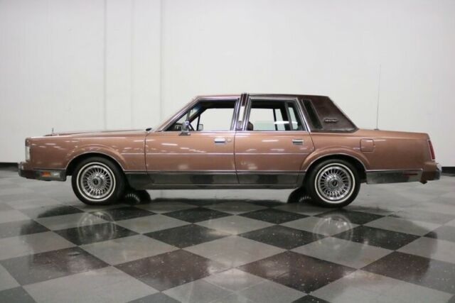1985 Lincoln Town Car Signature Series - photo 8