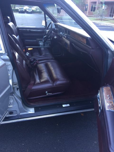 1987 Lincoln Town Car - photo 11
