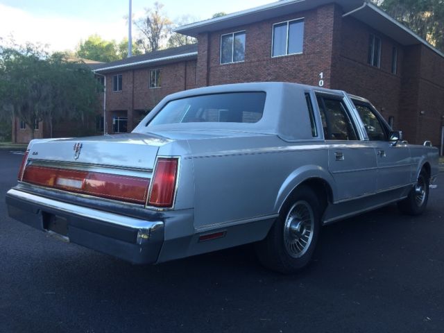 1987 Lincoln Town Car - photo 4