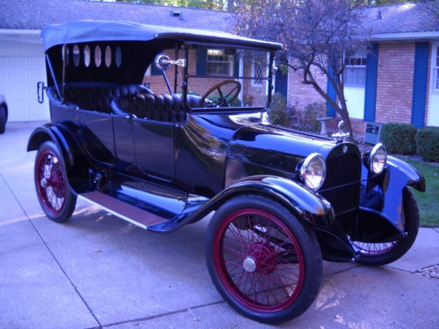 1917 Dodge Touring Car - photo 3