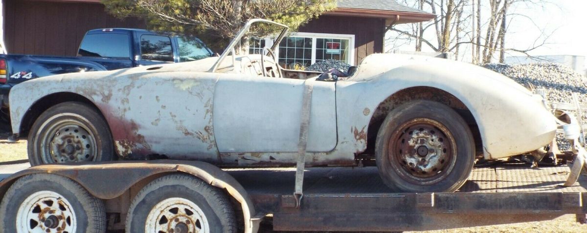 Vintage 1958 White MG ROADSTER CONVERTIBLE CAR Automobile w/ Huge Lot of Parts 1958 MG Roadster