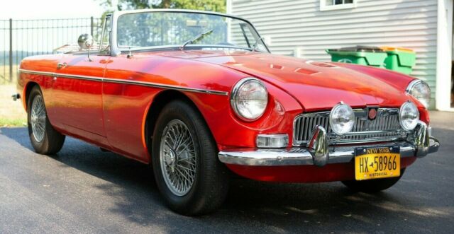 VINTAGE 1967 MG MGB IN RED - FULLY RESTORED - CLASSIC ROADSTER CONVERTIBLE 1967 MG MGB