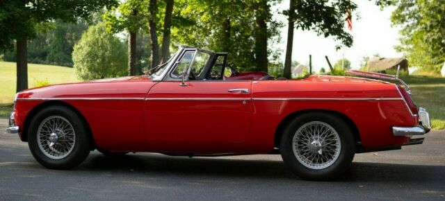 1967 MG MGB - photo 2