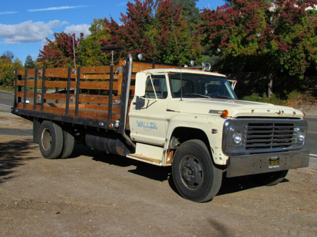 Vintage 1968 Ford F-600 Flatbed Truck 2 Tons 1968 Ford F-550