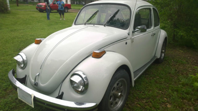 Vintage 1972 Volkswagen Classic Bug Beetle White Antique Car Vehicle 1972 Volkswagen Beetle - Classic