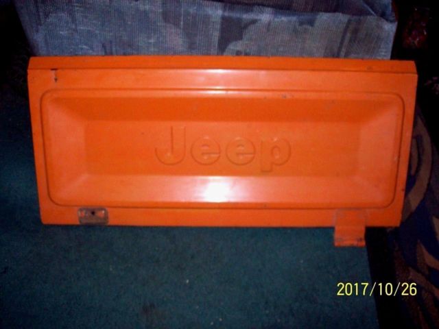 VINTAGE 1976-1986 JEEP CJ-7 and CJ-8 OFF ROAD STOCK HINGED REAR TAILGATE 1979 Jeep CJ