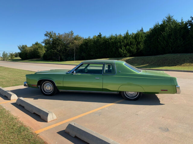 1977 Chrysler New Yorker - photo 2