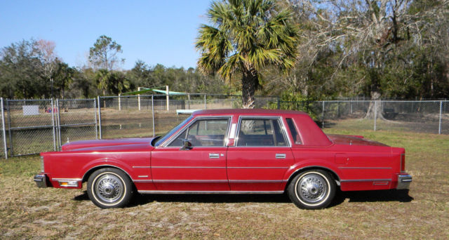 Vintage 1981 Lincoln Town Car Signature Series Medium Red Full Size Luxury Car 1981 Lincoln Town Car cloth
