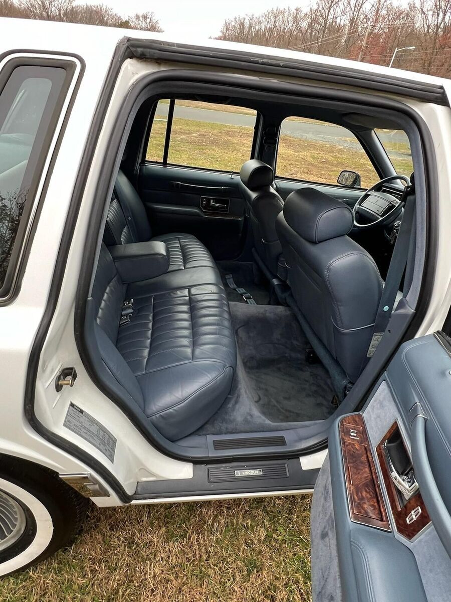 1990 Lincoln Town Car - photo 11