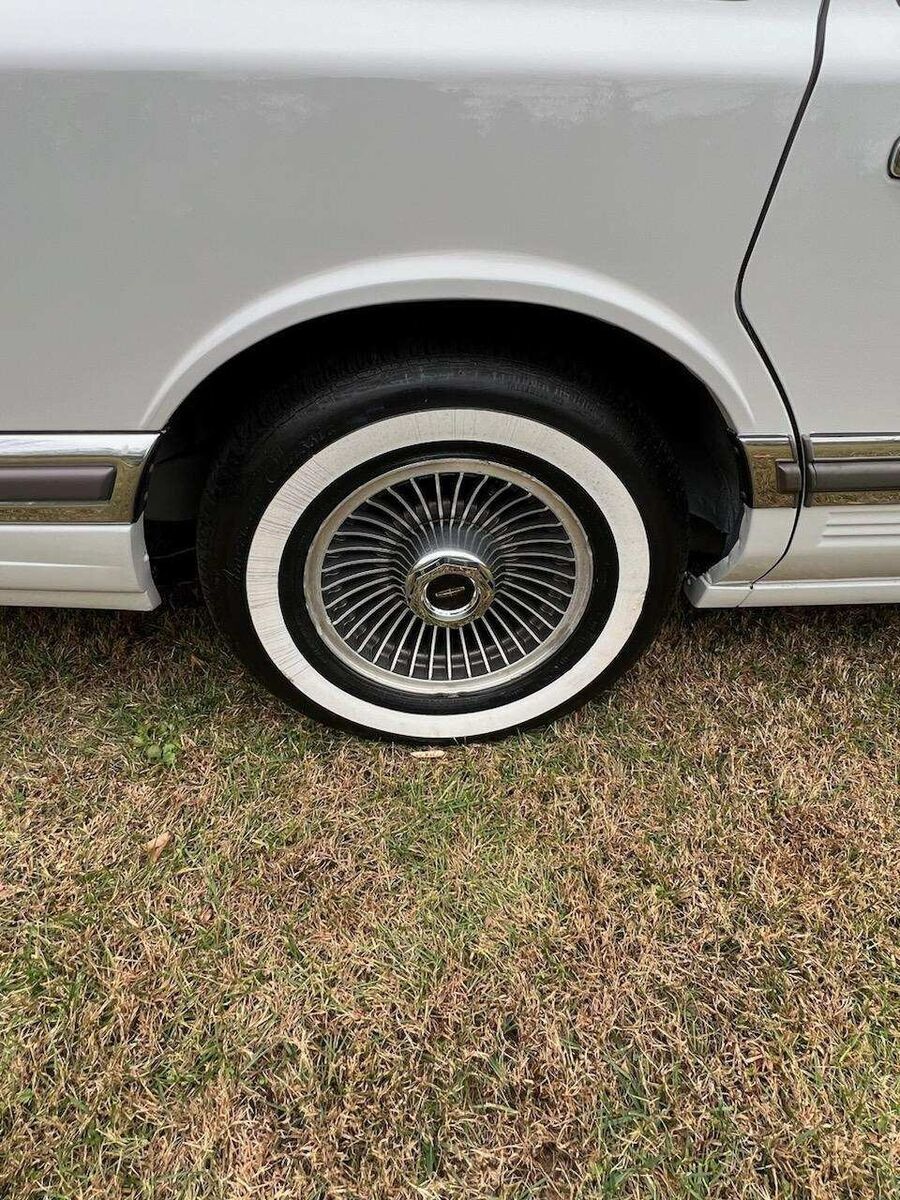 1990 Lincoln Town Car - photo 4