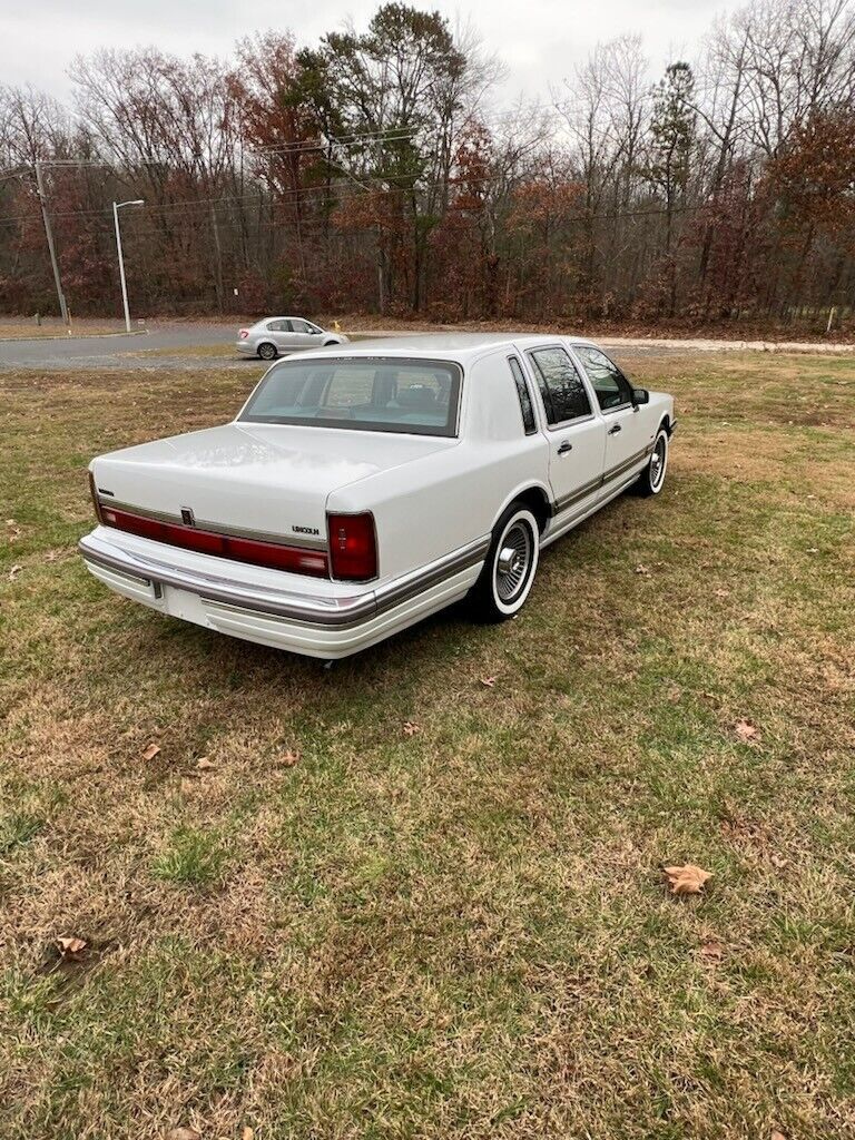 1990 Lincoln Town Car - photo 8