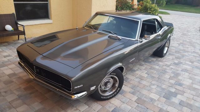 VINTAGE AIR, HOUNDS TOOTH INTERIOR, COIL-OVERS IN REAR, 4 WHEEL DISC BRAKES 1968 Chevrolet Camaro RS